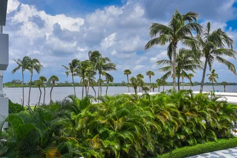 $400,000 | 2860 South Ocean Boulevard, Unit 202, Palm Beach, FL 33480