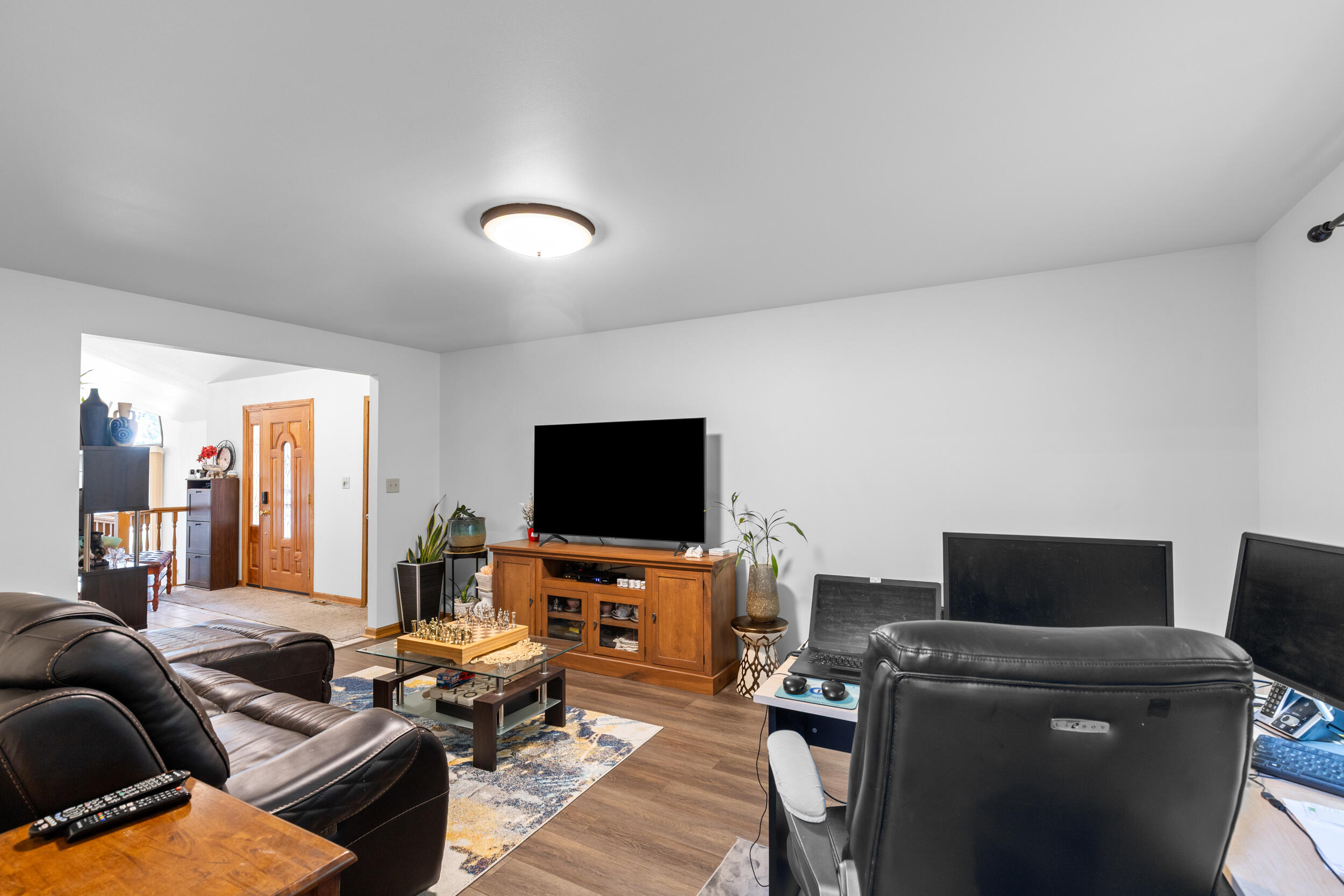 9201 West County Line Road Milwaukee, WI 53224 - Photo 12 of 24 Living room 2