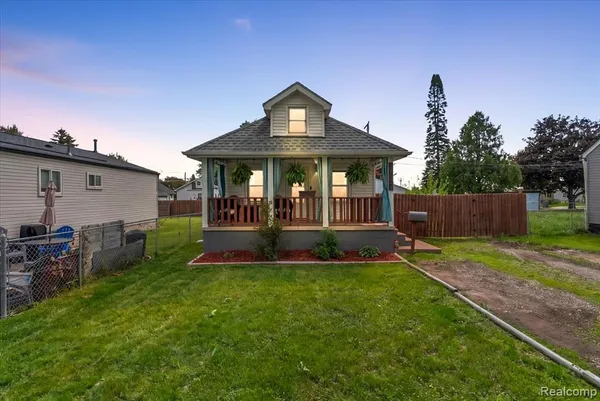 $164,900 | 28828 Galloway Street, Roseville, MI 48066