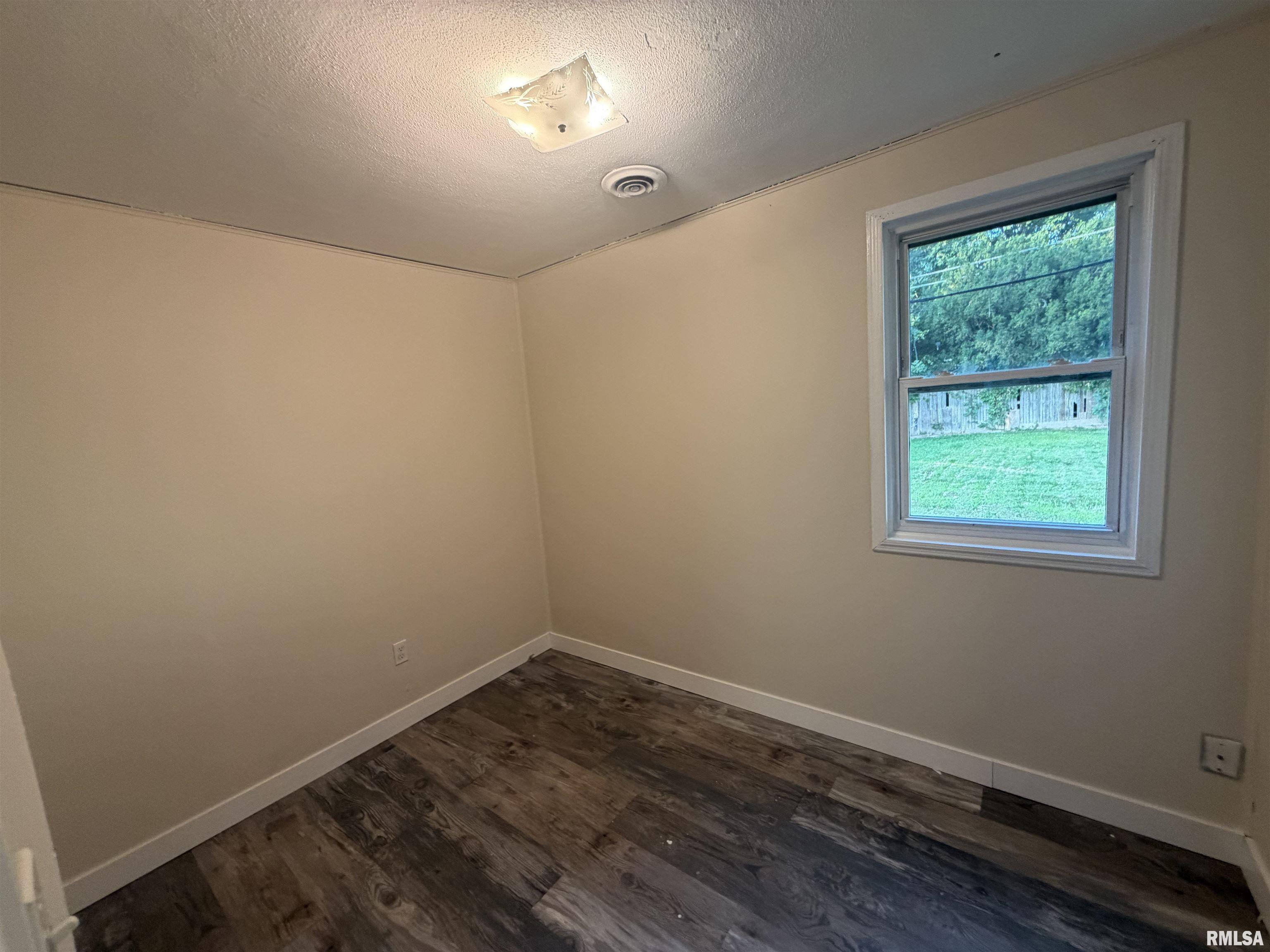 405 Grant Road Marquette Heights, IL 61554 - Photo 9 of 46