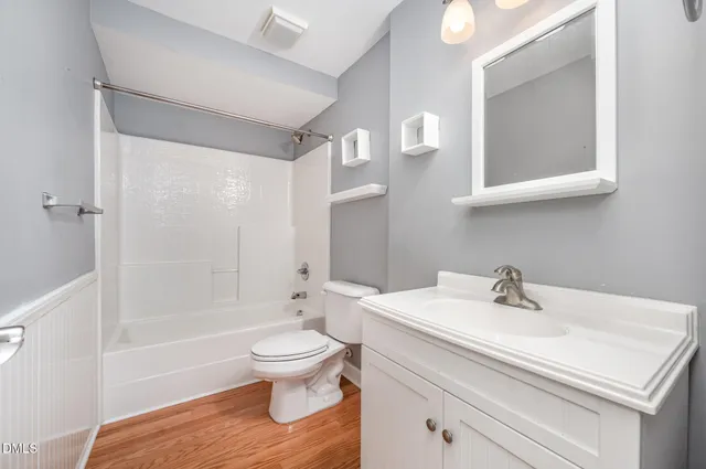 a picture of a wall with a white wall and a white wall