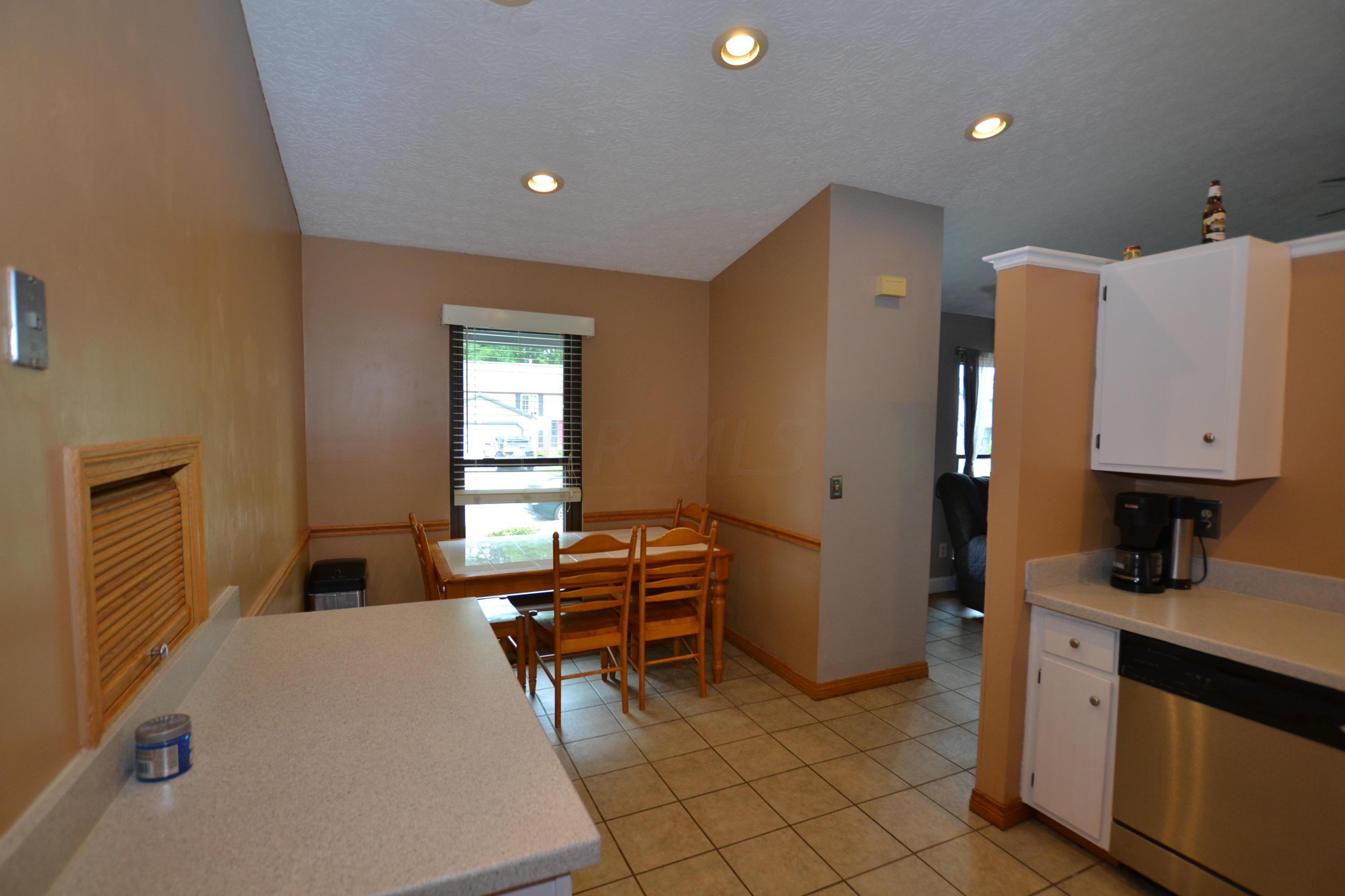 295 Rimbey Avenue Columbus, OH 43230 - Photo 13 of 30