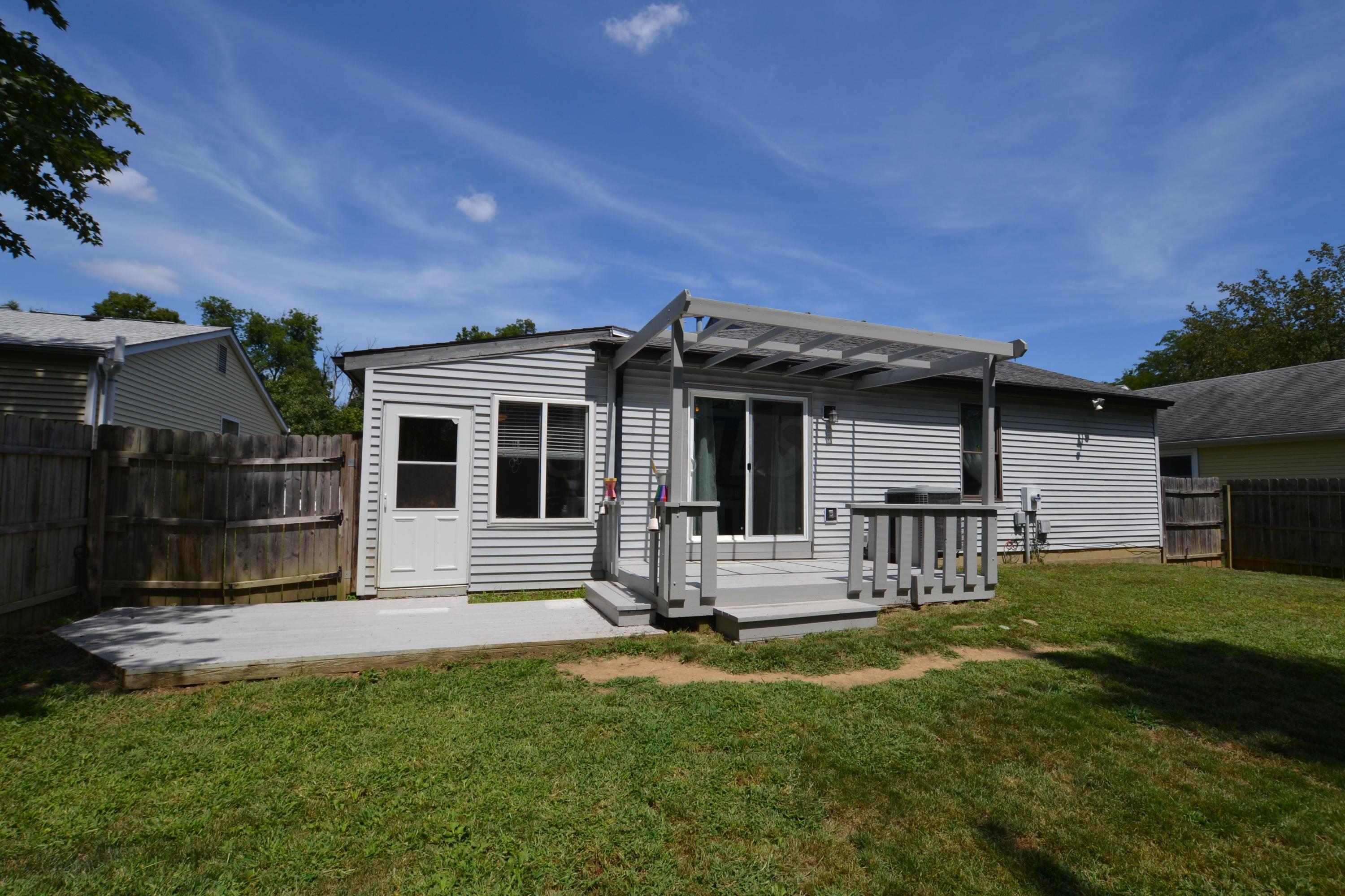 295 Rimbey Avenue Columbus, OH 43230 - Photo 3 of 30