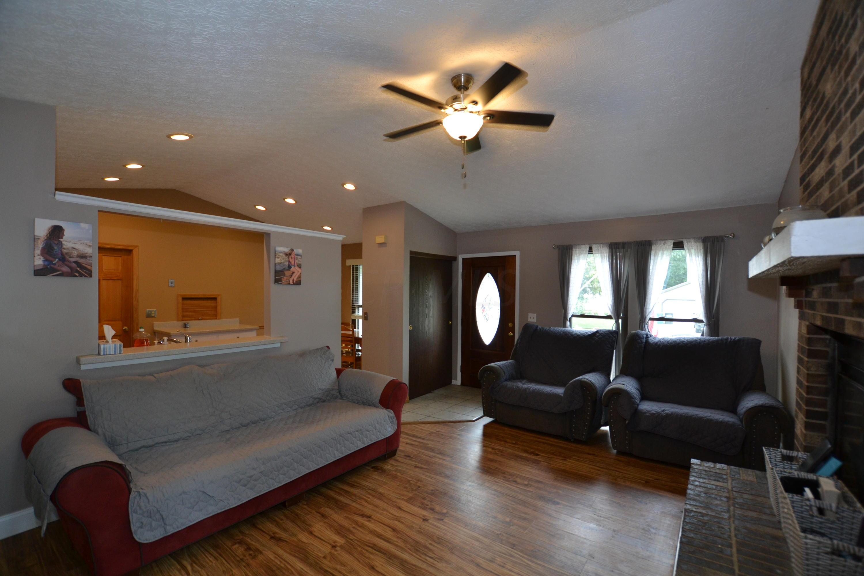 295 Rimbey Avenue Columbus, OH 43230 - Photo 8 of 30