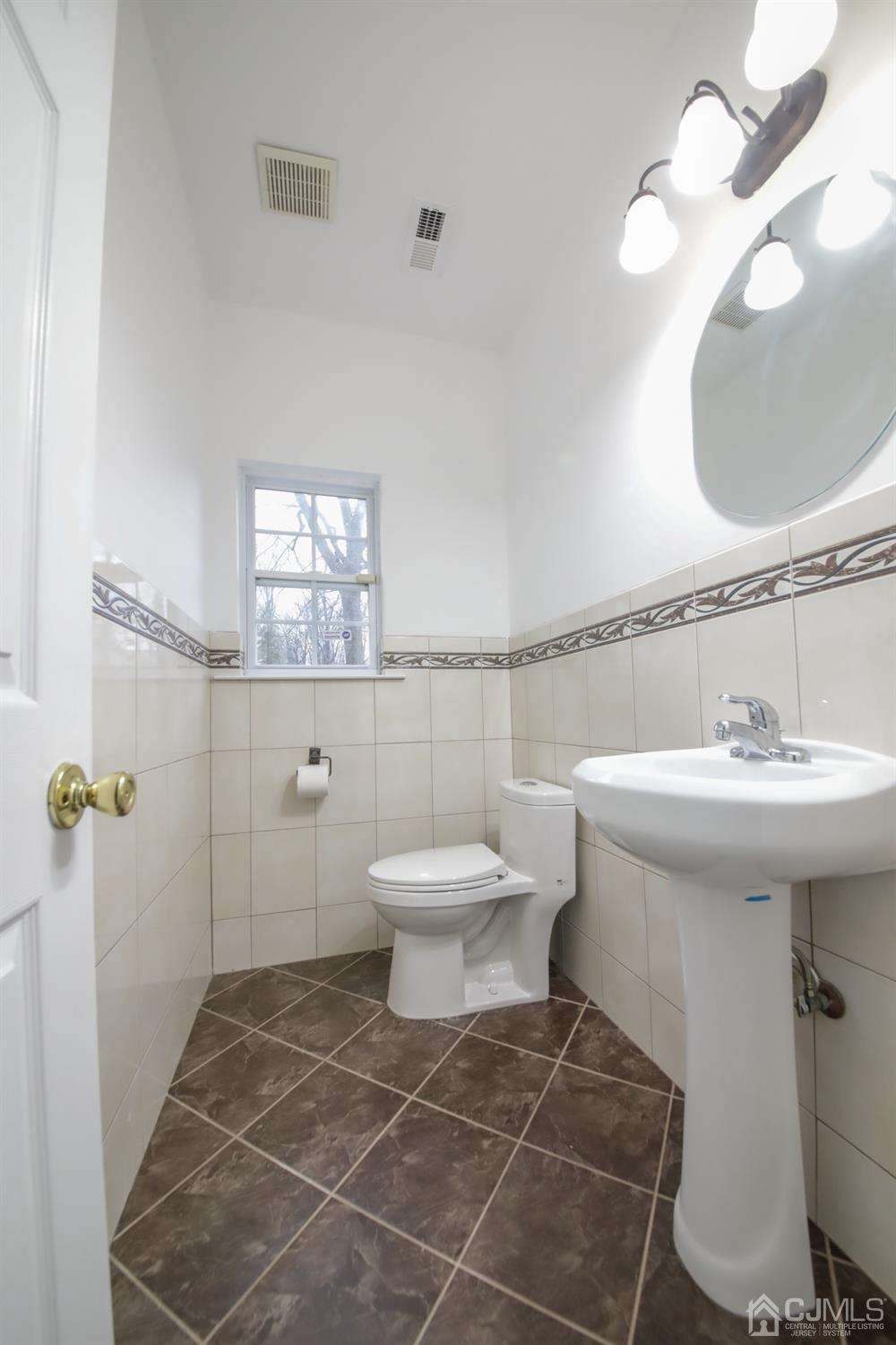 1818 Oak Road North Brunswick, NJ 08902 - Photo 16 of 21 Gallery Image 16