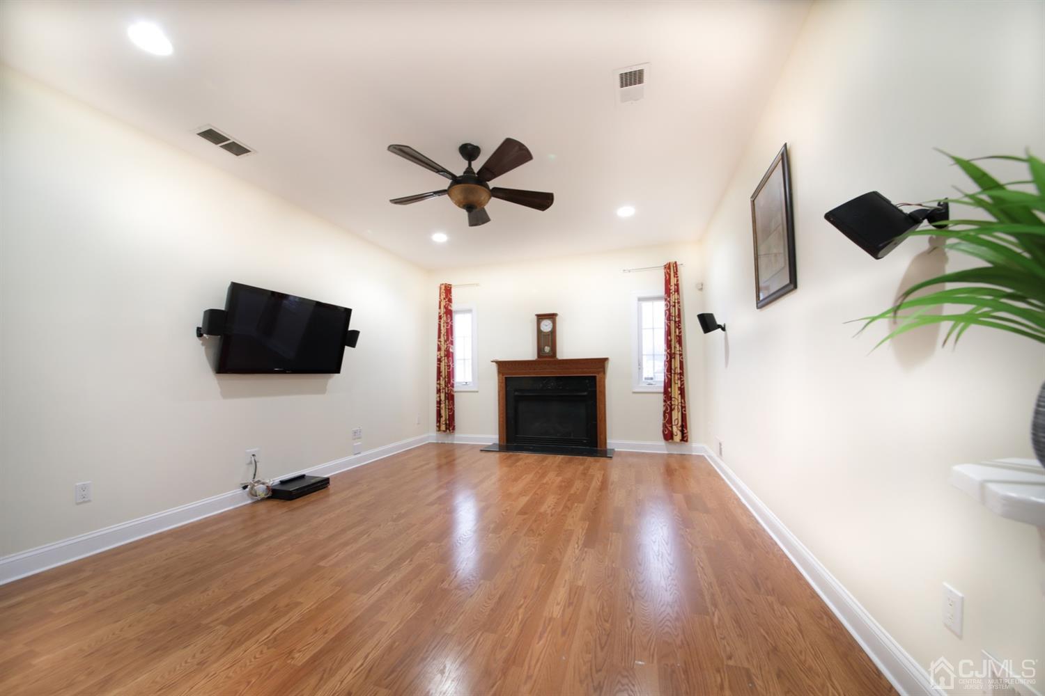 1818 Oak Road North Brunswick, NJ 08902 - Photo 5 of 21 Gallery Image 5