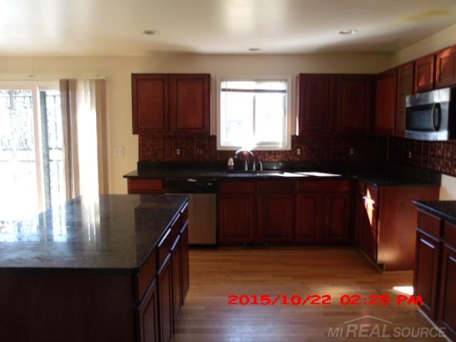 1245 Harding Street Detroit, MI 48214 - Photo 3 of 26 31268402-2.JPG
