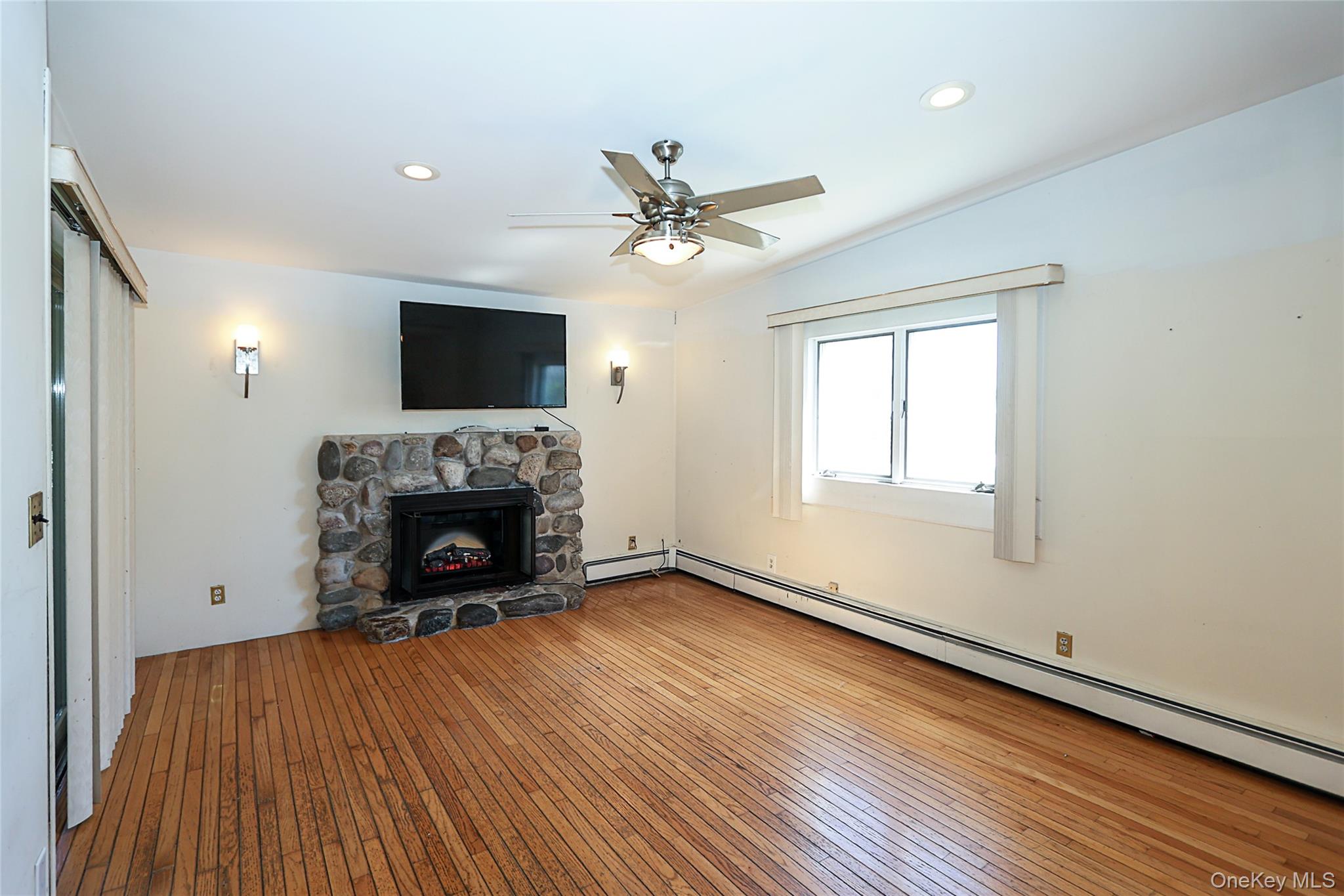 20 East Clearwater Road Lindenhurst, NY 11757 - Photo 17 of 41