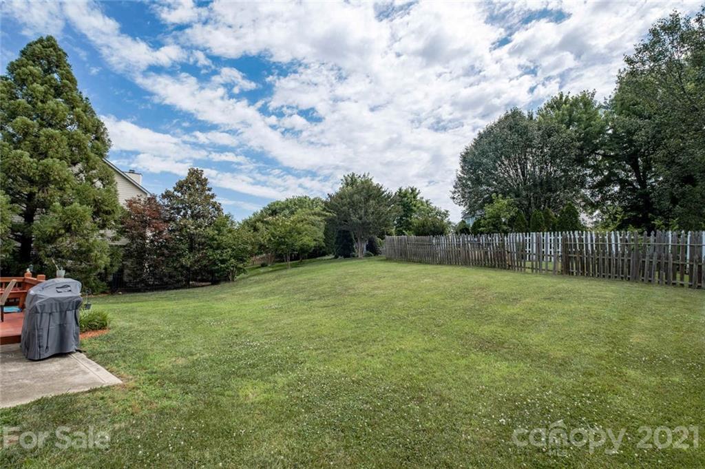 2331 Pimpernel Road Charlotte, NC 28213 - Photo 28 of 30 a view of a backyard