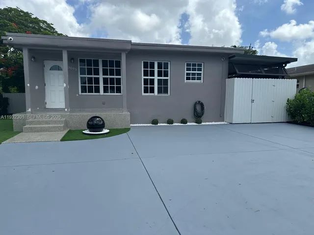 $3,400 | 3095 West Flagler Street, Miami, FL 33135