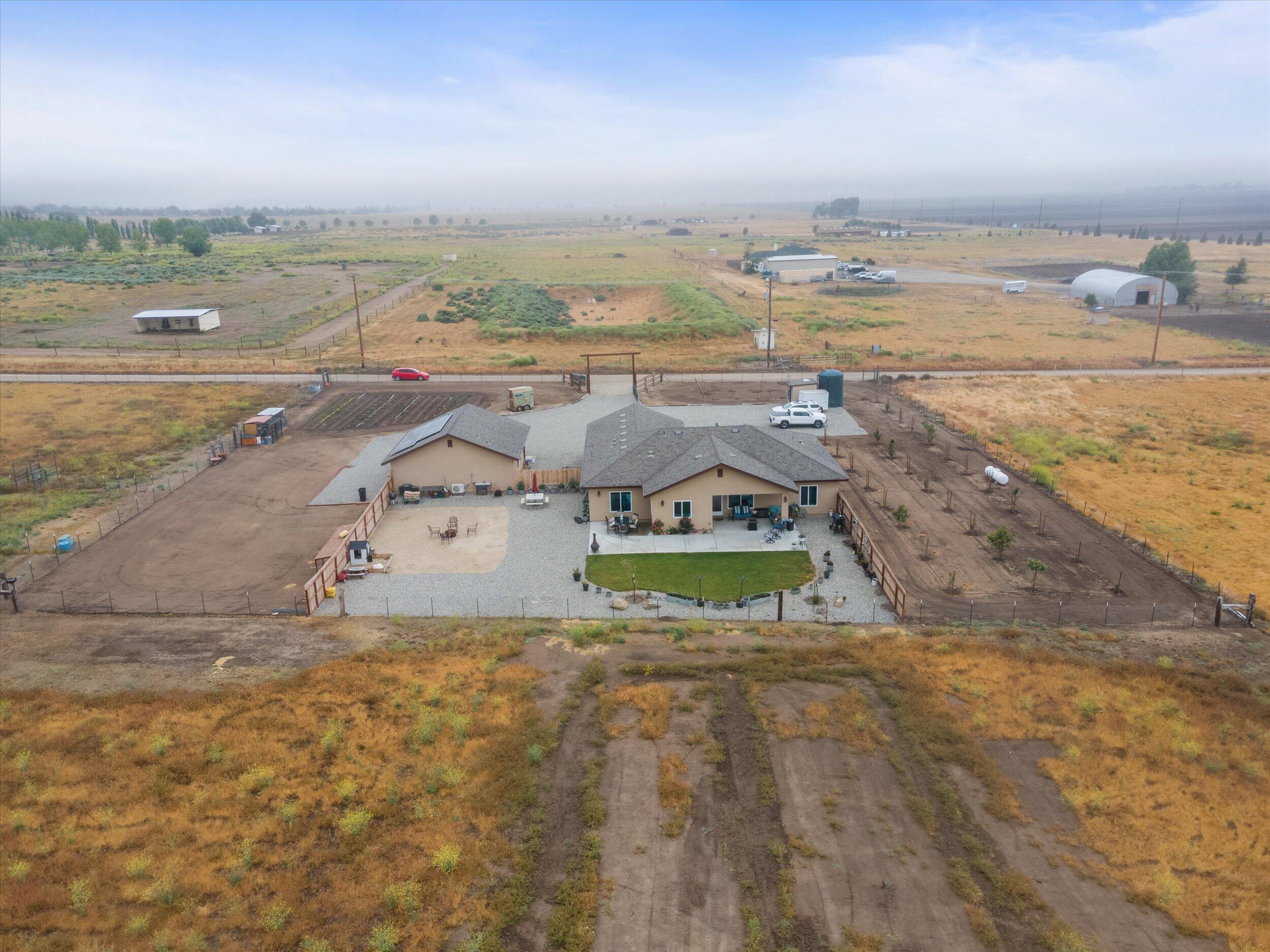 18702 Pellisier Road Tehachapi, CA 93561 - Photo 14 of 16 020