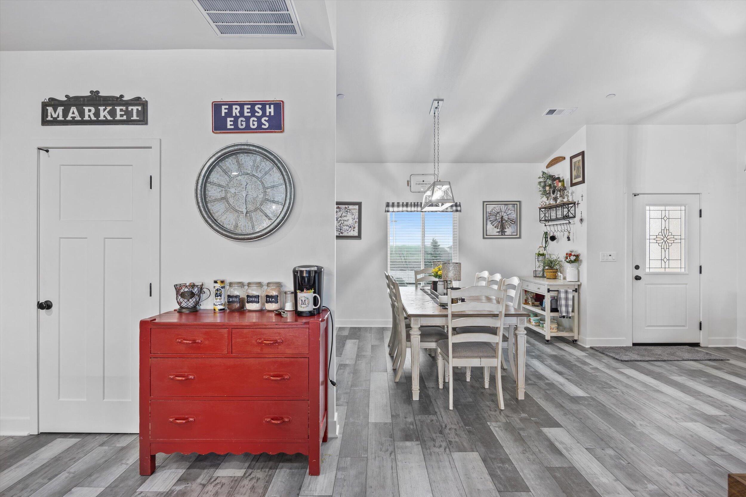 18702 Pellisier Road Tehachapi, CA 93561 - Photo 4 of 16 004