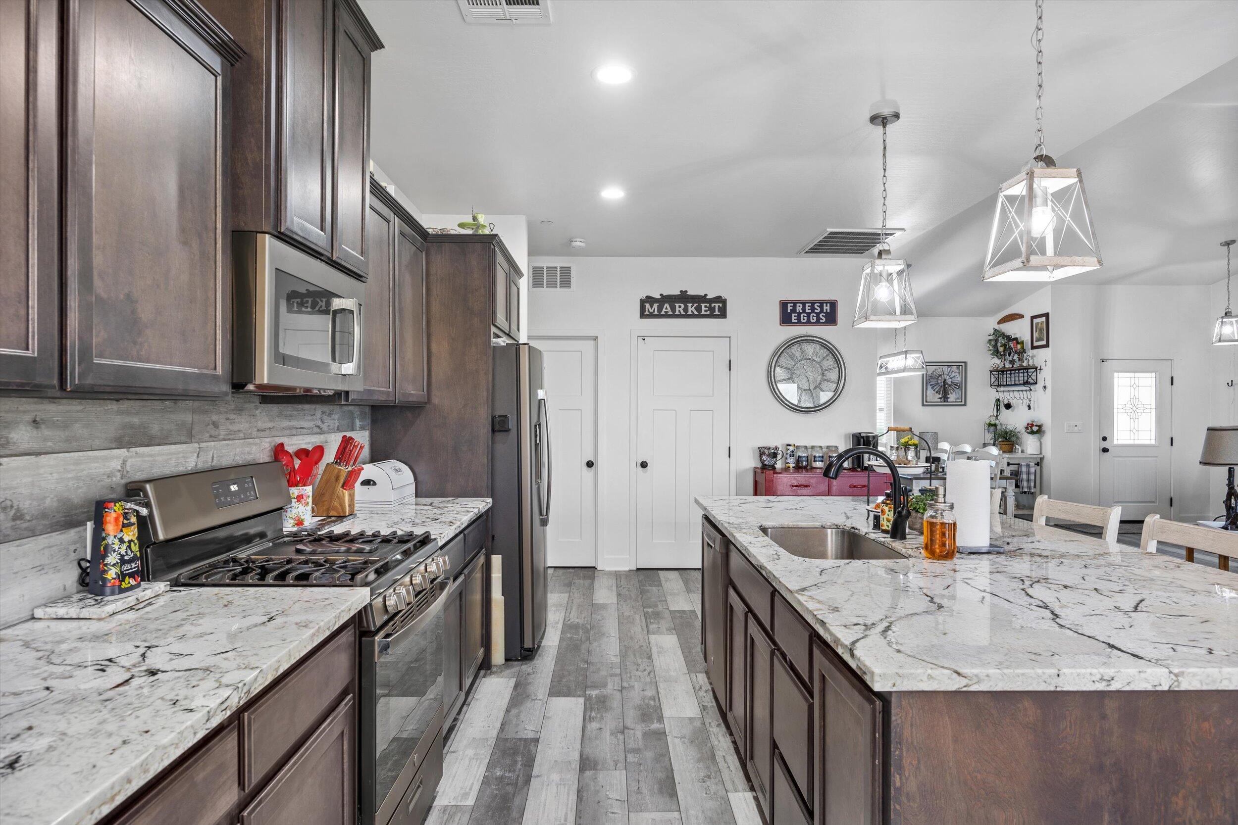 18702 Pellisier Road Tehachapi, CA 93561 - Photo 5 of 16 006