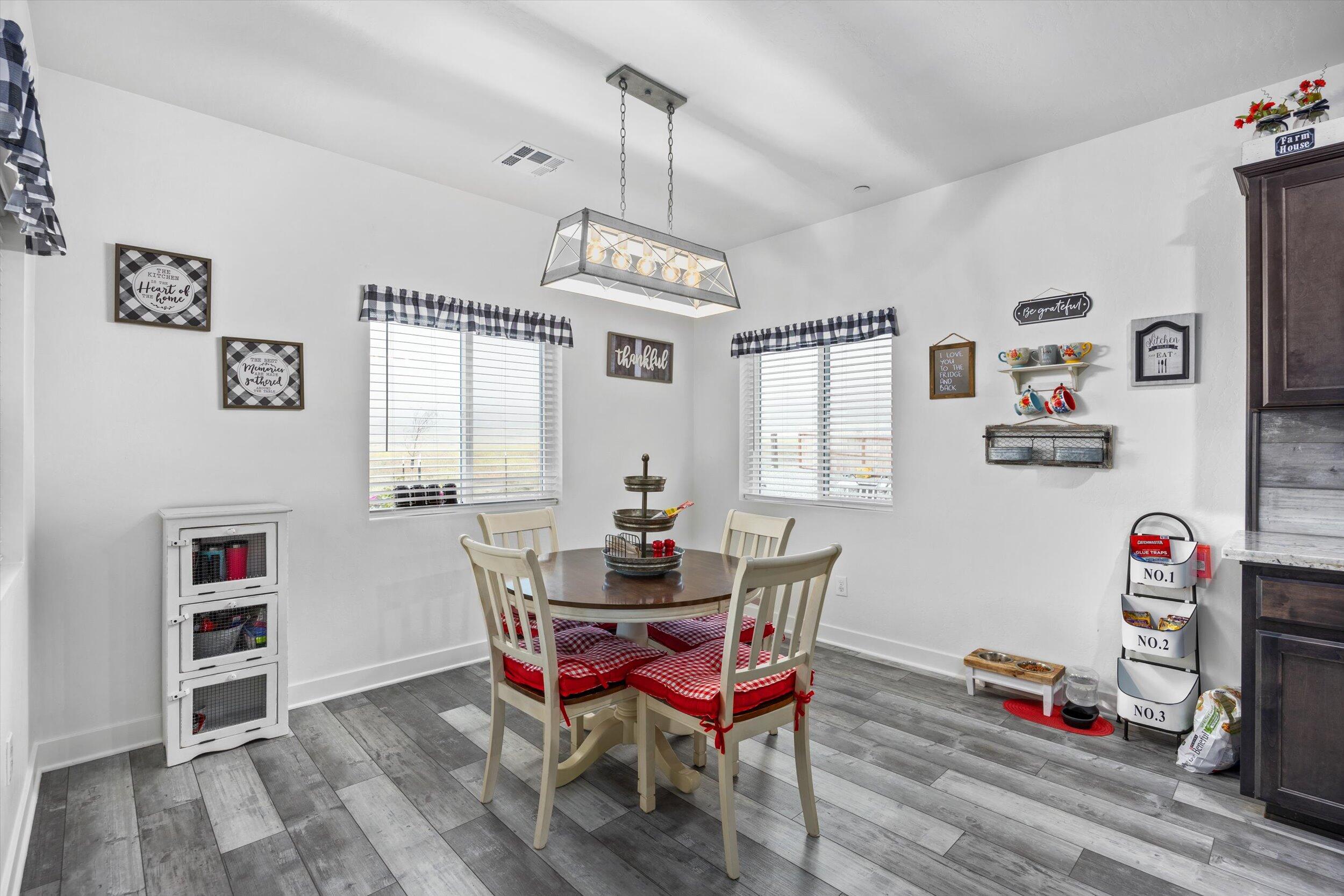 18702 Pellisier Road Tehachapi, CA 93561 - Photo 6 of 16 007