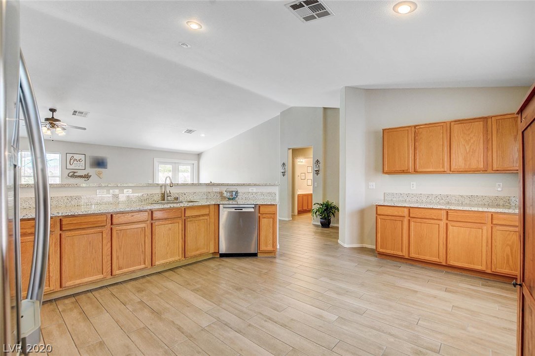 8916 Rusty Rifle Avenue Las Vegas, NV 89143 - Photo 13 of 34