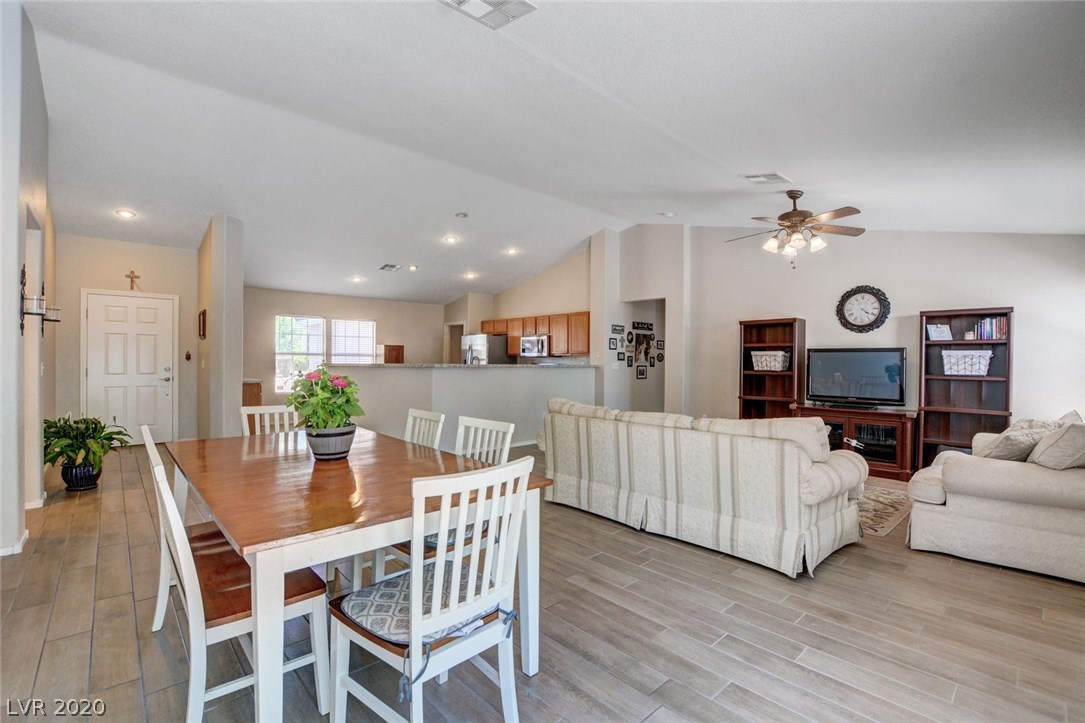 8916 Rusty Rifle Avenue Las Vegas, NV 89143 - Photo 5 of 34