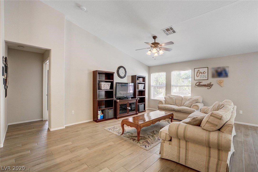 8916 Rusty Rifle Avenue Las Vegas, NV 89143 - Photo 7 of 34