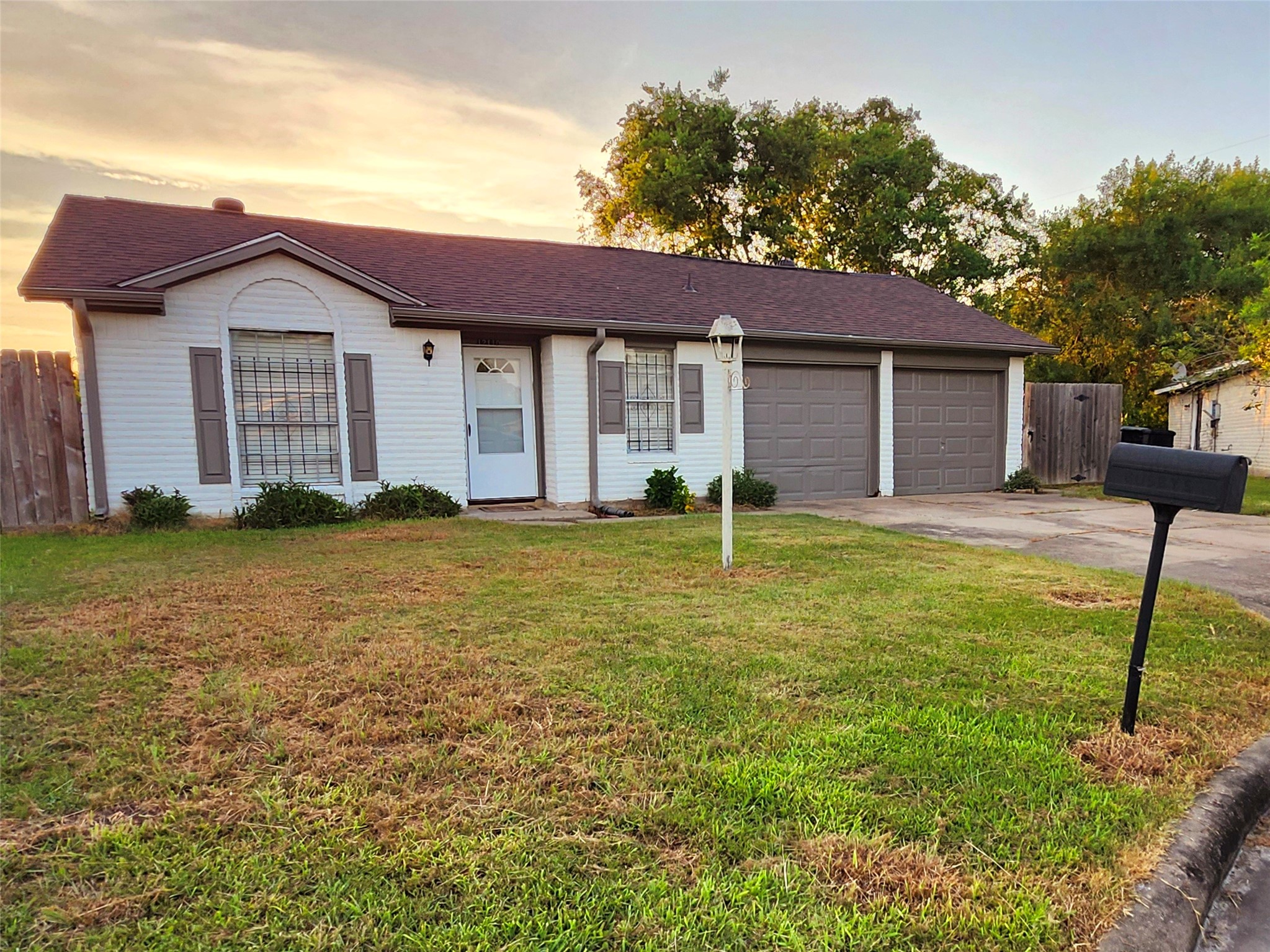 12110 Murr Way Houston, TX 77048 - Photo 3 of 24 a front view of house with yard and trees in the background