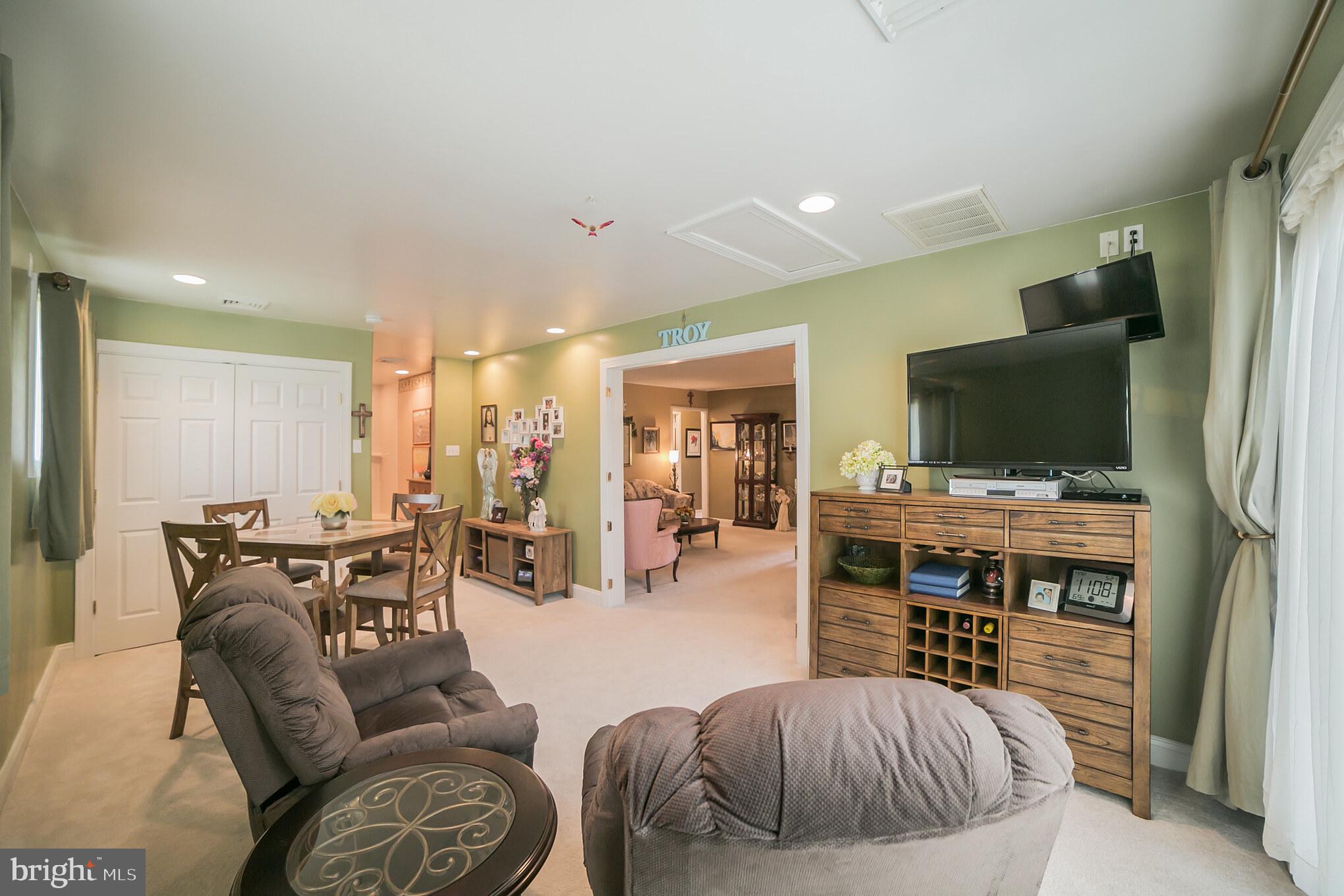 9 Hunt Road Levittown, PA 19056 - Photo 3 of 31 Gallery Image 3