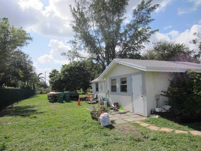 5675 Southwest 111th Terrace Davie, FL 33328 - Photo 6 of 16 a backyard of a house with garden barbeque oven and outdoor seating