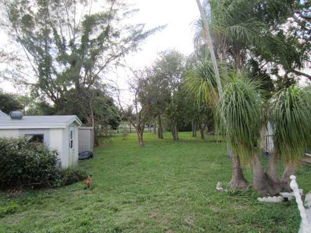 5675 Southwest 111th Terrace Davie, FL 33328 - Photo 8 of 16 a backyard of a house with lots of green space