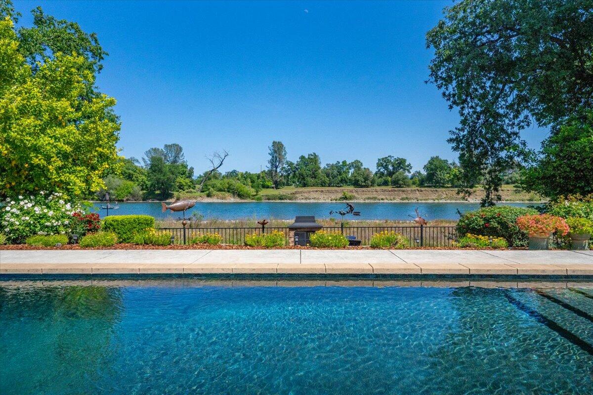 6913 Riverside Drive Redding, CA 96001 - Photo 4 of 90 083-6913 Riverside Dr - E-28
