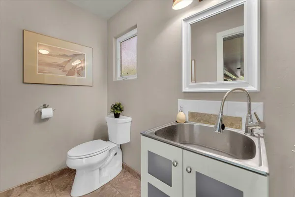 $1,300,000 | 6913 Riverside Drive, Redding, CA 96001