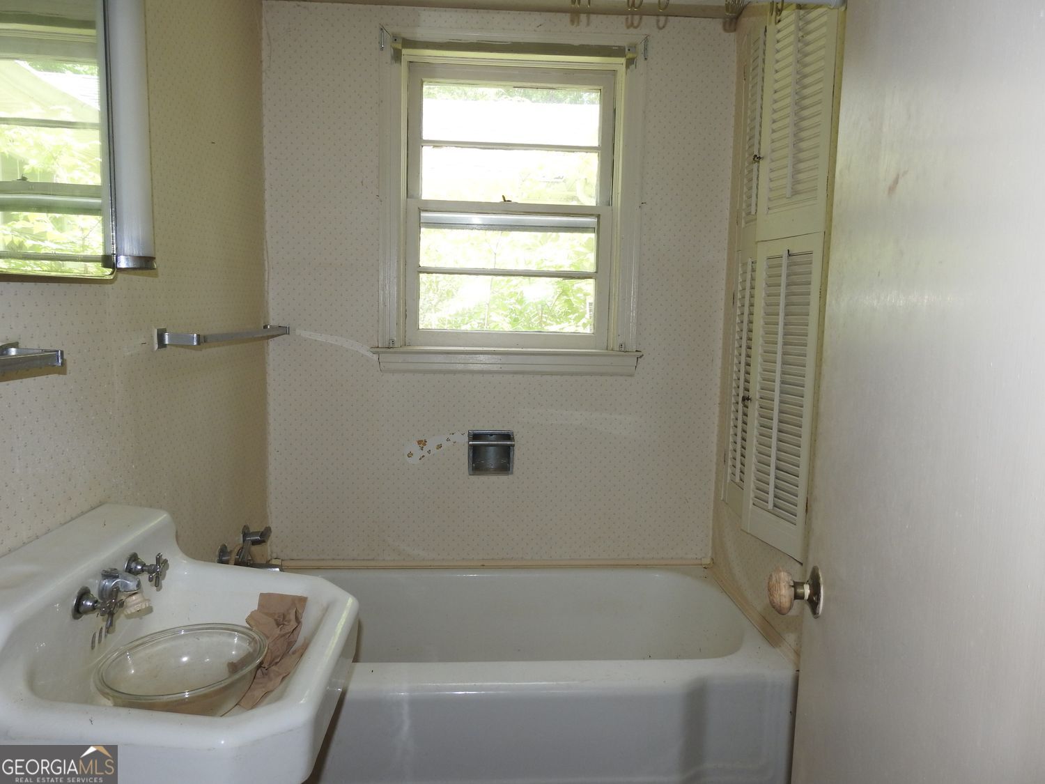 333 Lickskillet Road Epworth, GA 30541 - Photo 25 of 38 a bathroom with sink and bathtub