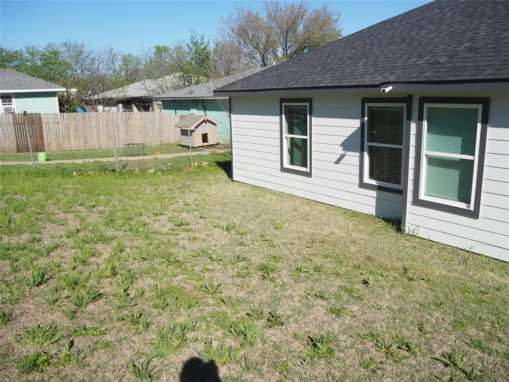 1220 Elva Warren Street Fort Worth, TX 76115 - Photo 23 of 23 a backyard of a house