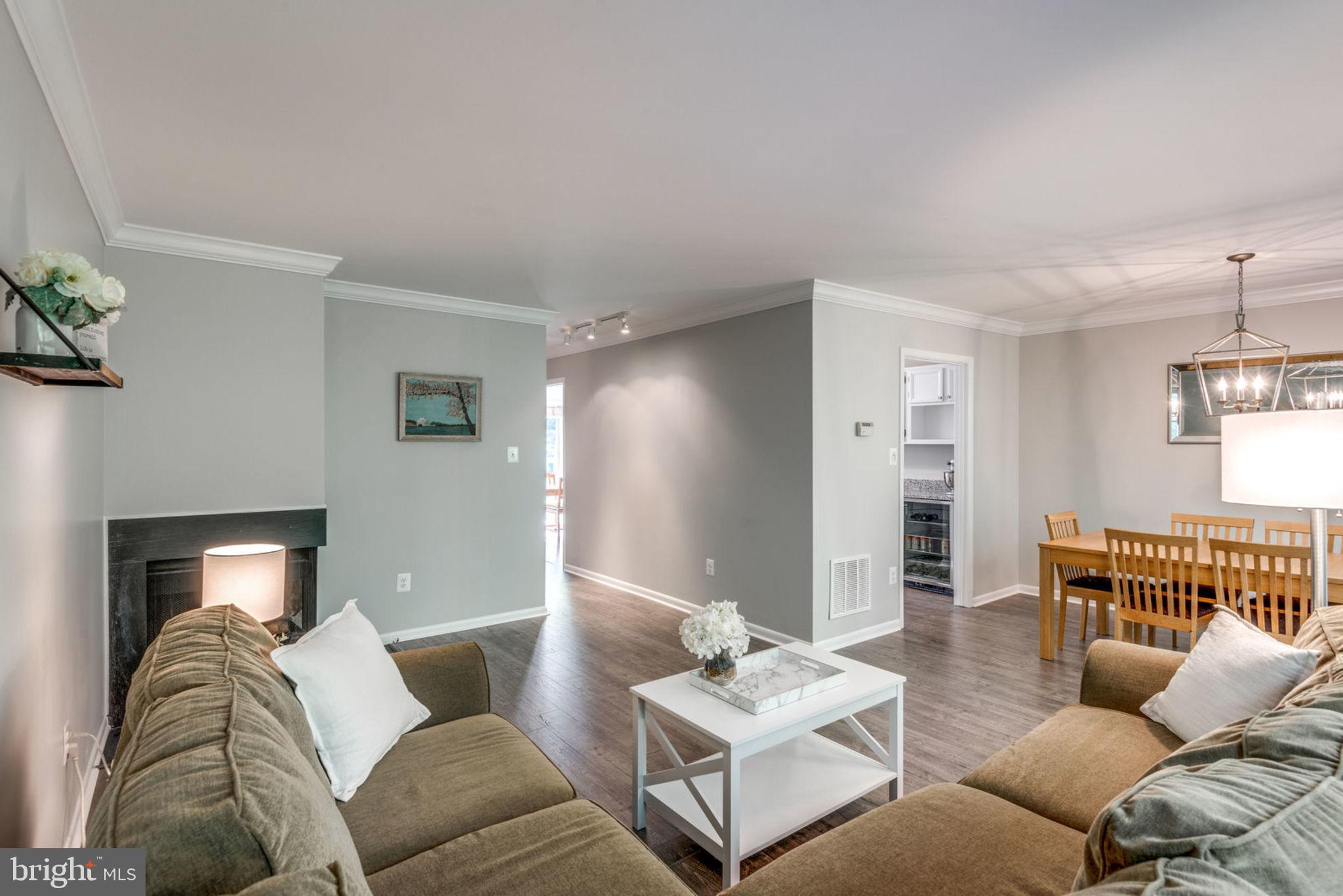 2046 Chadds Ford Drive Reston, VA 20191 - Photo 16 of 52 Crown Molding