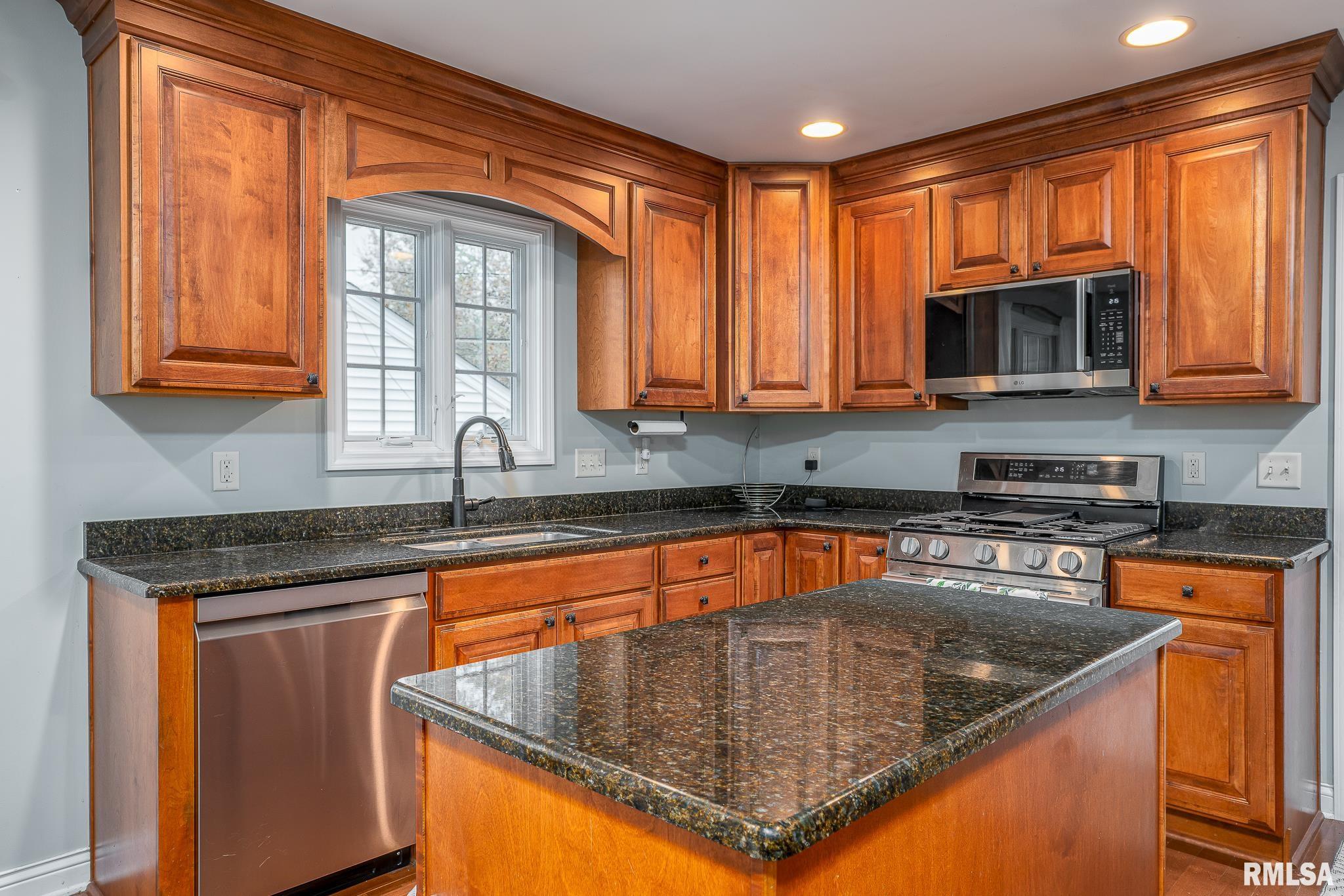 2636 12th Street Moline, IL 61265 - Photo 8 of 28