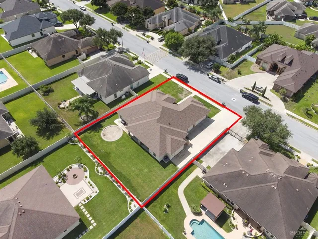 an aerial view of a tennis ground