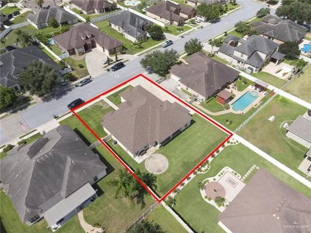 an aerial view of a tennis ground