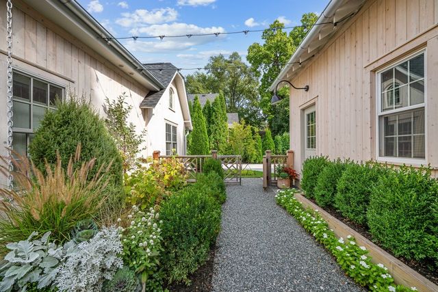 $1,799,000 | 319 West Lake Street, Barrington, IL 60010