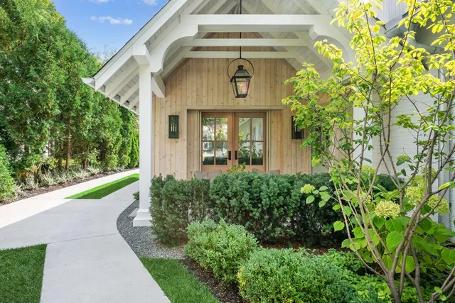 $1,799,000 | 319 West Lake Street, Barrington, IL 60010