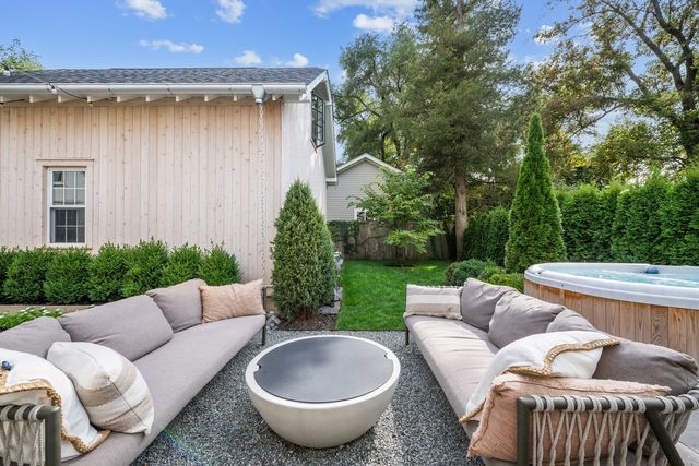 $1,799,000 | 319 West Lake Street, Barrington, IL 60010