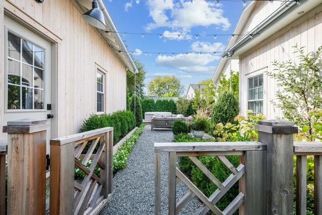 $1,799,000 | 319 West Lake Street, Barrington, IL 60010