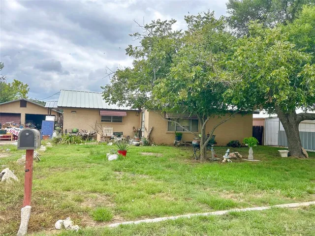 $54,750 | 724 Lee Avenue, Eldorado, TX 76936