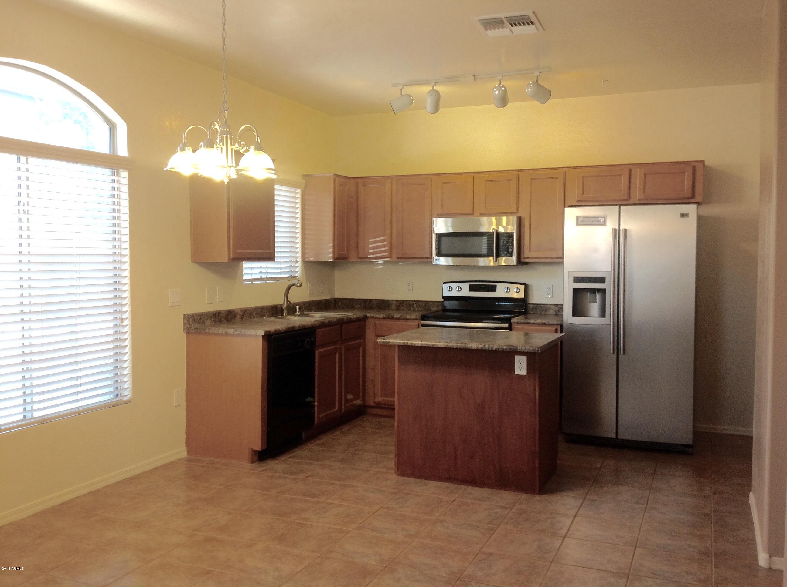 2150 East Bell Road, Unit 1091 Phoenix, AZ 85022 - Photo 4 of 20 Well appointed Kitchen