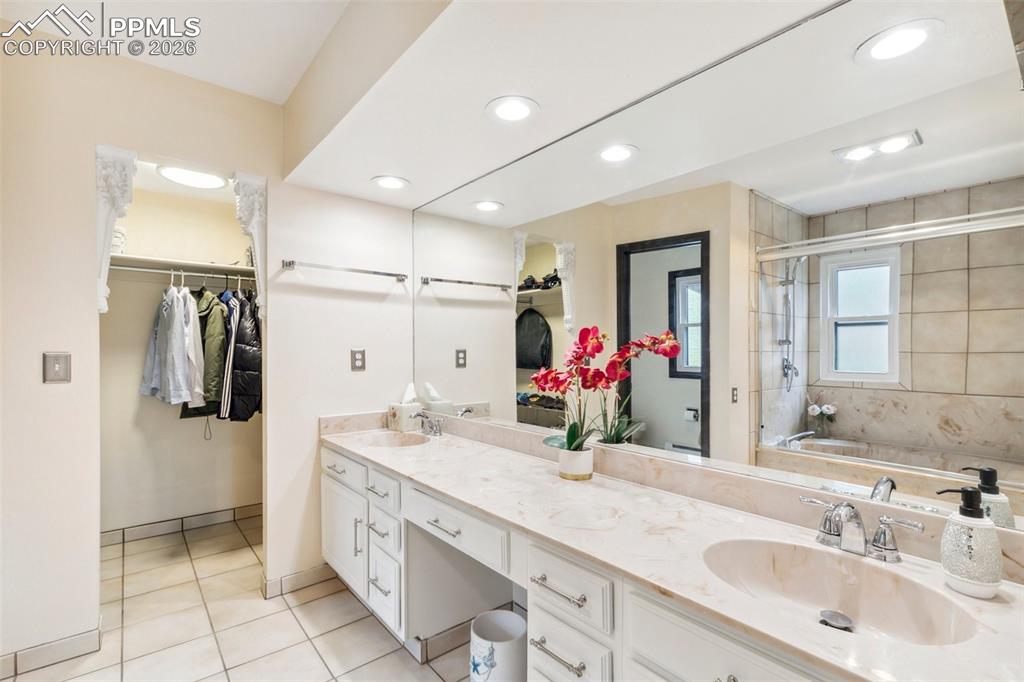 26 Hutton Lane Colorado Springs, CO 80906 - Photo 22 of 45 Bathroom Attached to Main Level Bedroom
