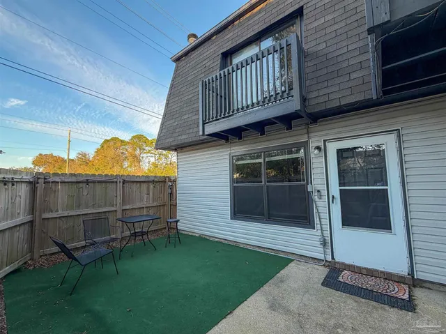 $1,350 | 2301 West Michigan Avenue, Unit 8, Pensacola, FL 32526