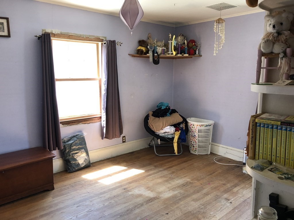 88 Wayne Street Springfield, MA 01118 - Photo 12 of 21