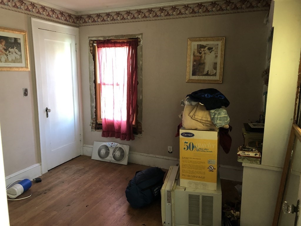 88 Wayne Street Springfield, MA 01118 - Photo 13 of 21