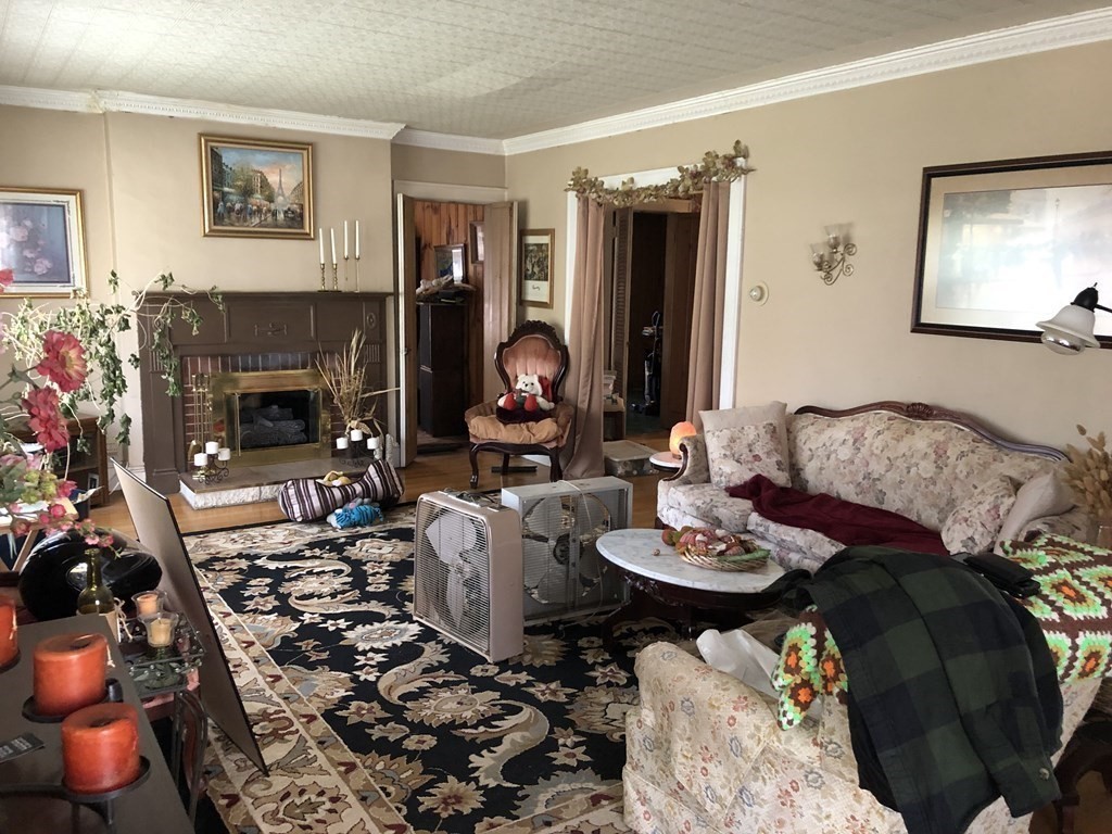 88 Wayne Street Springfield, MA 01118 - Photo 2 of 21