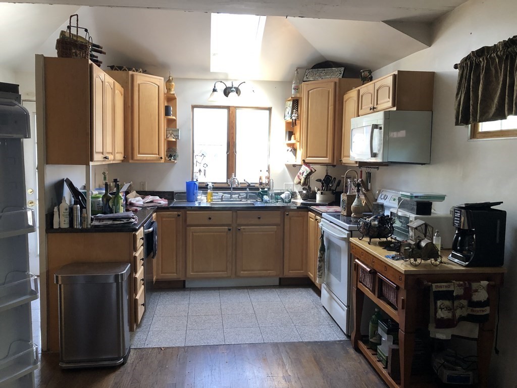 88 Wayne Street Springfield, MA 01118 - Photo 6 of 21