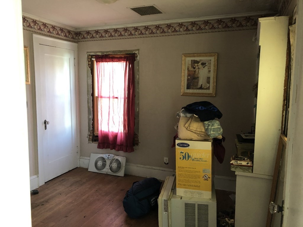 88 Wayne Street Springfield, MA 01118 - Photo 8 of 21