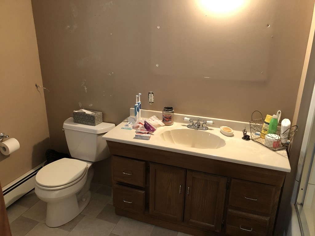 88 Wayne Street Springfield, MA 01118 - Photo 9 of 21
