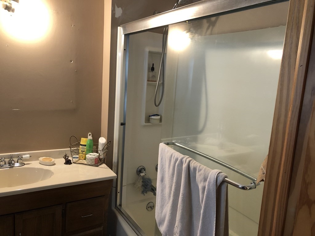 88 Wayne Street Springfield, MA 01118 - Photo 10 of 21