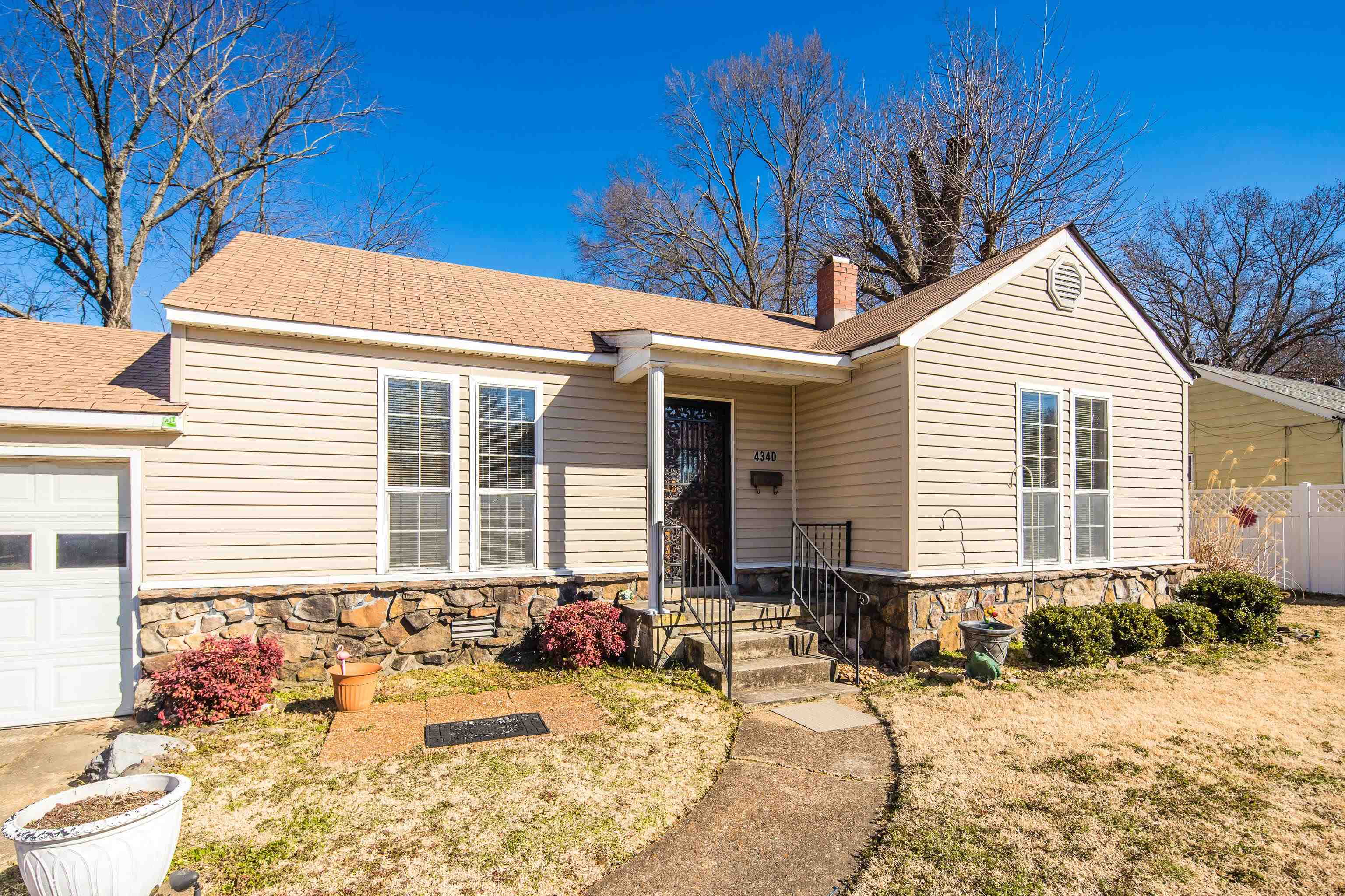 4340 Owen Road Memphis, TN 38122 - Photo 1 of 25 a front view of a house