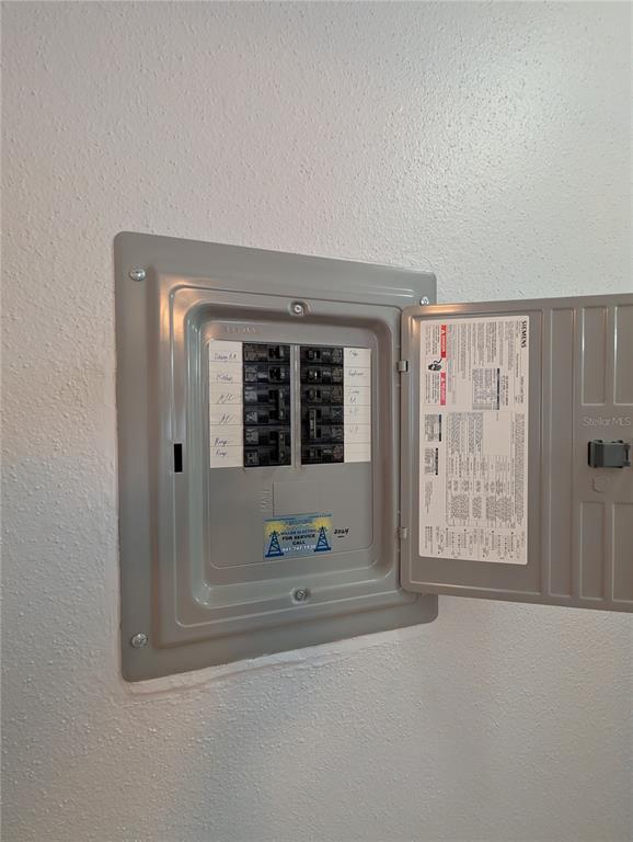 1540 Pleasant Road, Unit G35 Bradenton, FL 34207 - Photo 21 of 23 an empty room with window